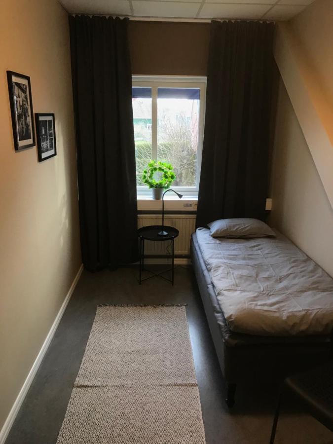 De La Gardie Park Vandrarhem Hostel Lidkoping Bagian luar foto