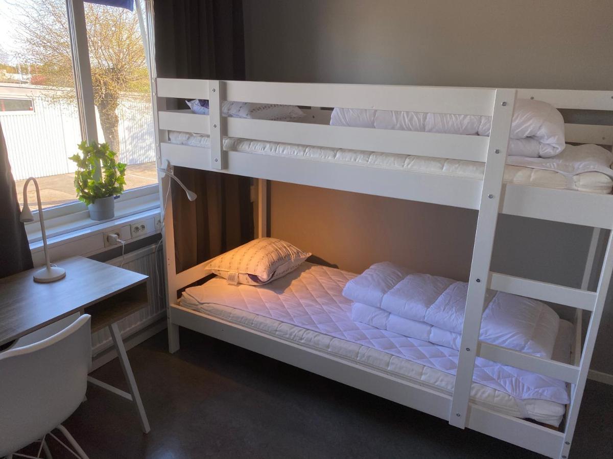 De La Gardie Park Vandrarhem Hostel Lidkoping Bagian luar foto