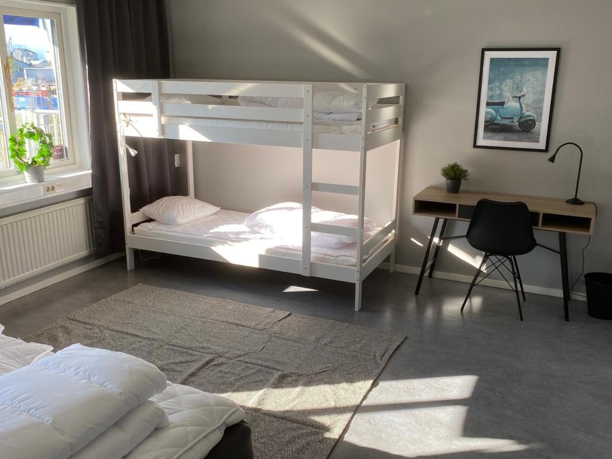 De La Gardie Park Vandrarhem Hostel Lidkoping Bagian luar foto