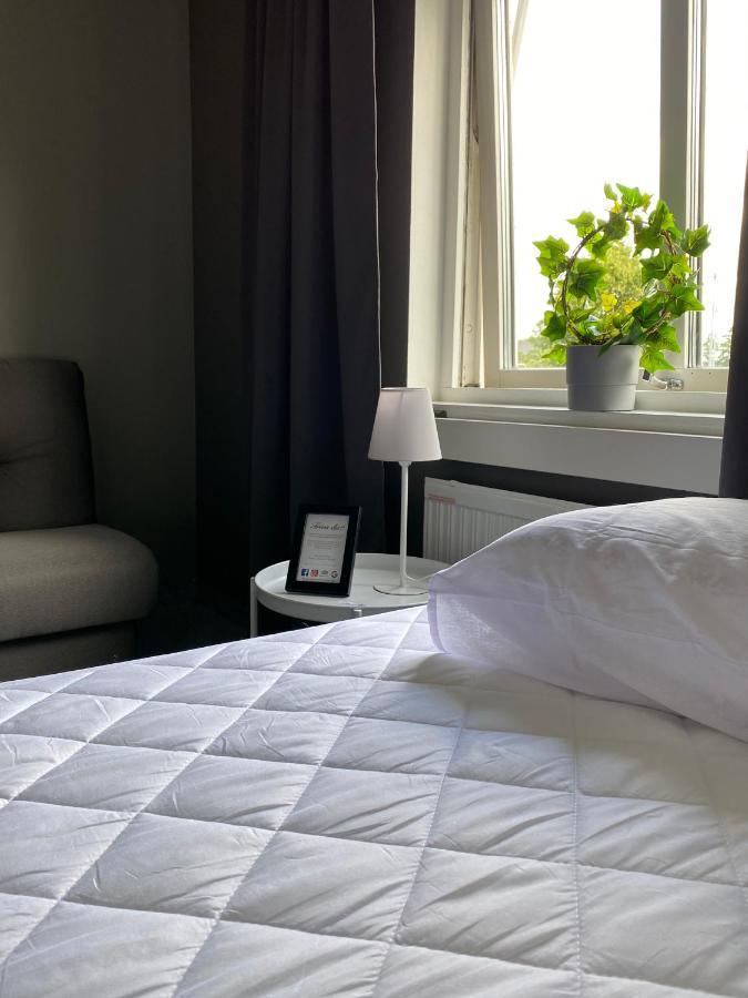 De La Gardie Park Vandrarhem Hostel Lidkoping Bagian luar foto
