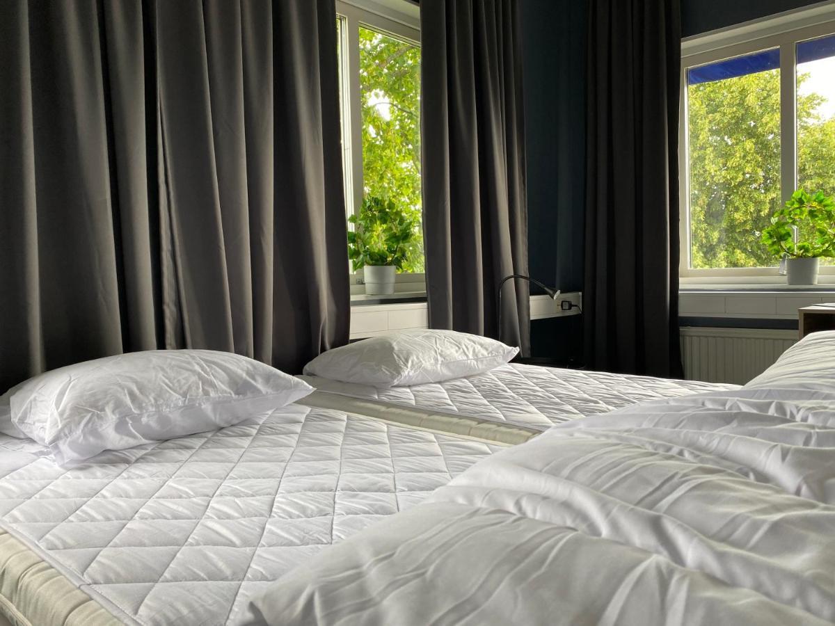 De La Gardie Park Vandrarhem Hostel Lidkoping Bagian luar foto