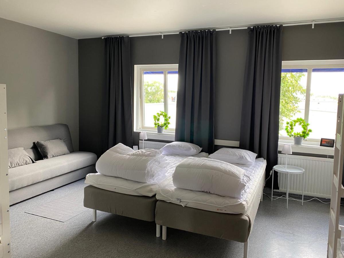 De La Gardie Park Vandrarhem Hostel Lidkoping Bagian luar foto