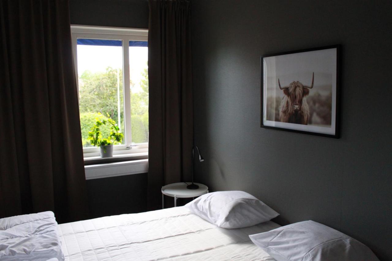 De La Gardie Park Vandrarhem Hostel Lidkoping Bagian luar foto