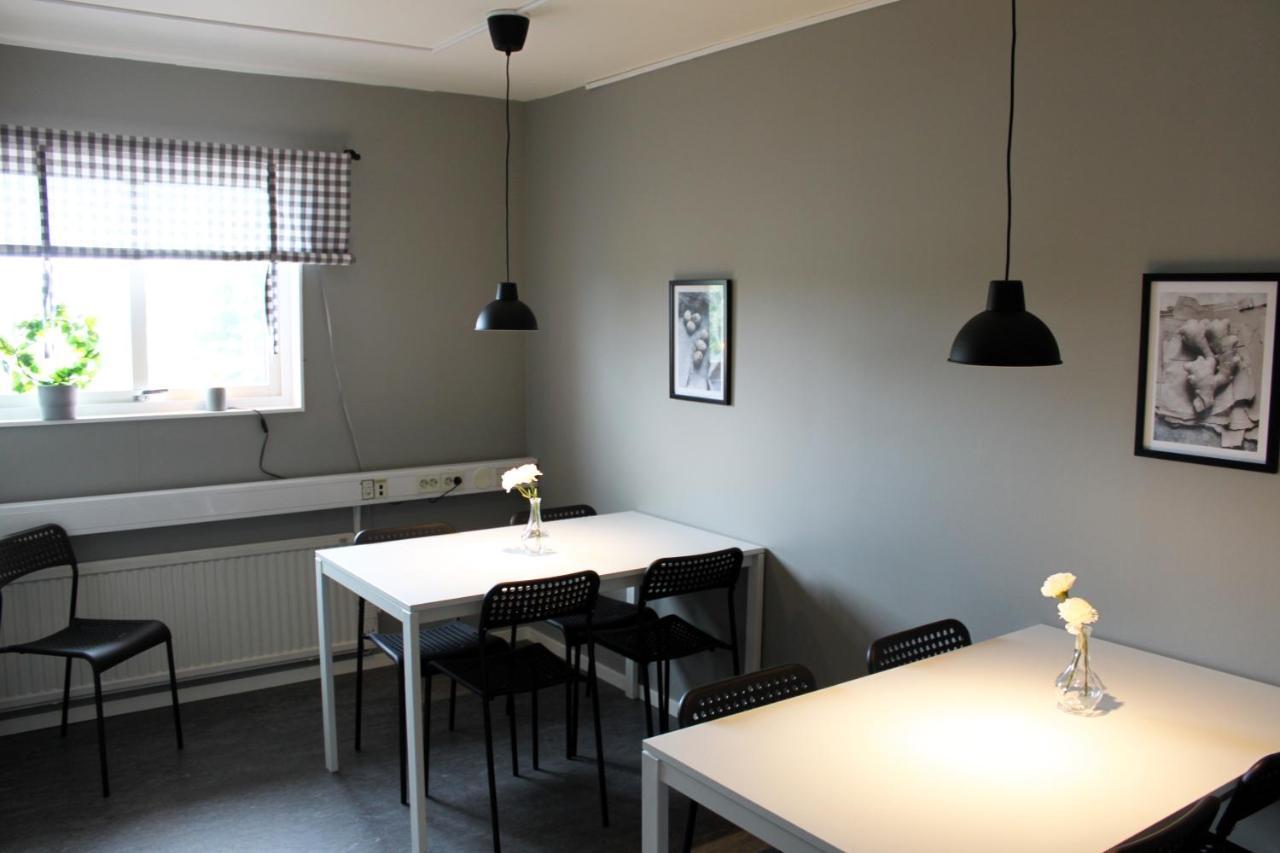 De La Gardie Park Vandrarhem Hostel Lidkoping Bagian luar foto