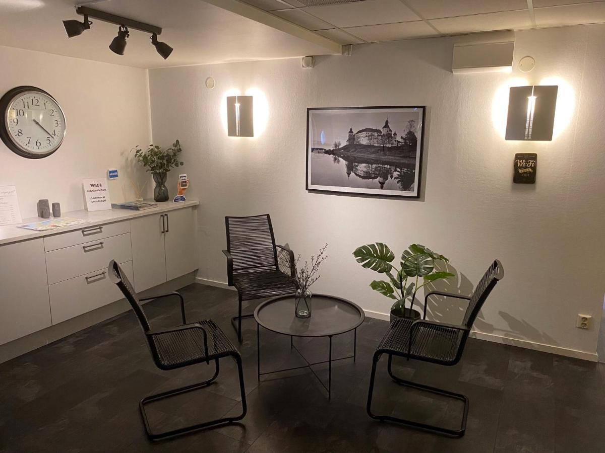 De La Gardie Park Vandrarhem Hostel Lidkoping Bagian luar foto