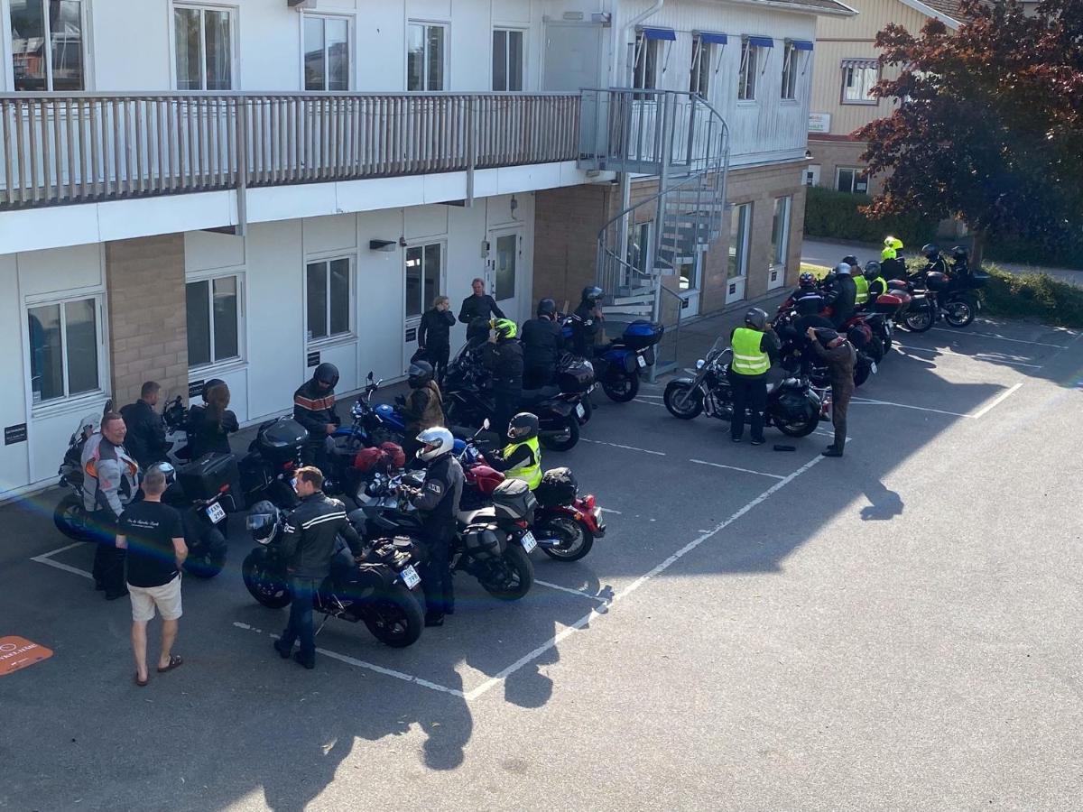 De La Gardie Park Vandrarhem Hostel Lidkoping Bagian luar foto